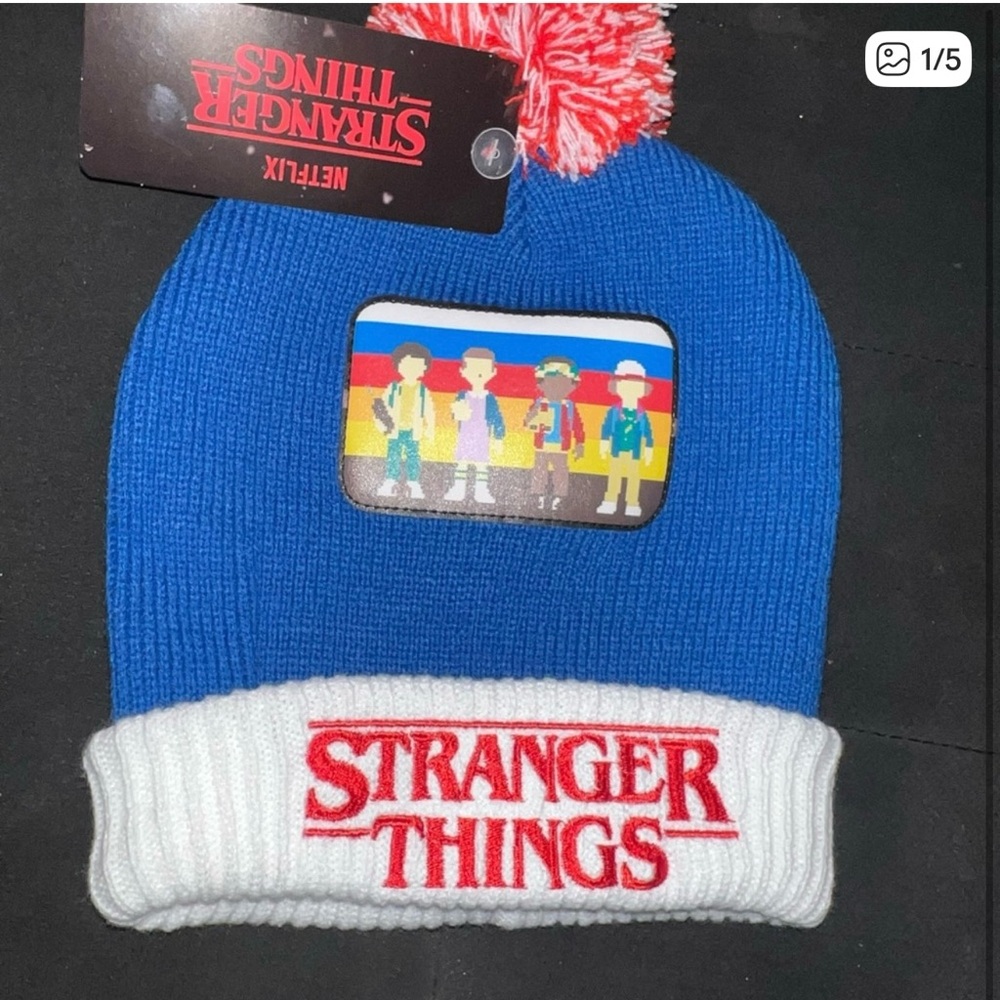 STRANGER THINGS POM KNIT HAT.
BRAND NEW. ONE SIZE FITS ALL